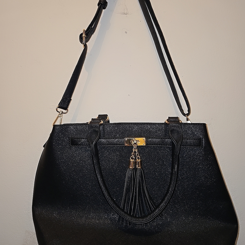 Elegant Black Handbag with Tassel